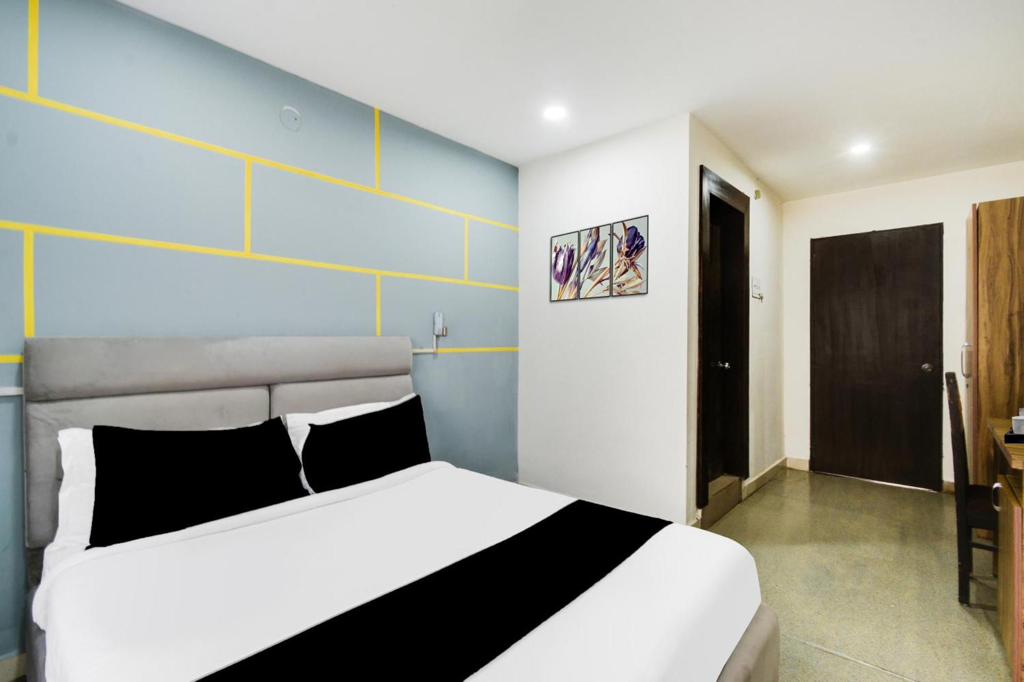 Super Townhouse Madhapur 100 Feet Road Formerly Jkc Grand Hyderabad Exterior foto