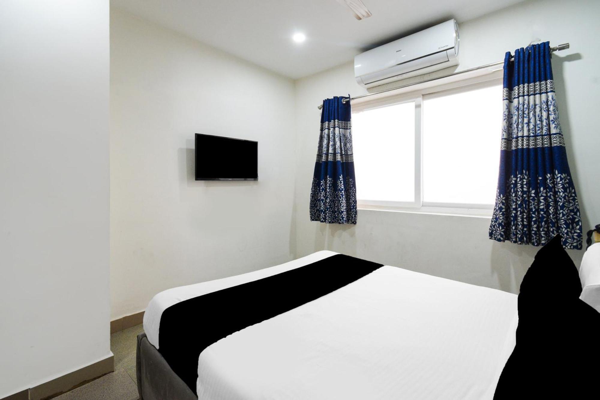Super Townhouse Madhapur 100 Feet Road Formerly Jkc Grand Hyderabad Exterior foto
